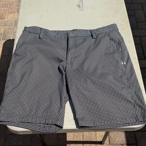 Under Armour Black & White Gingham Flat Front Performance Shorts size 36